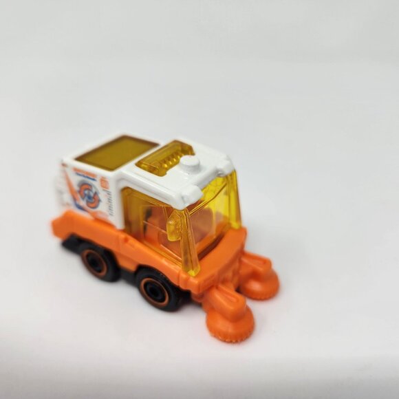 Matchbox City Sweeper Model Orange/White/Black Diecast Toy Vehicle MB1189 2018 - Picture 3 of 7